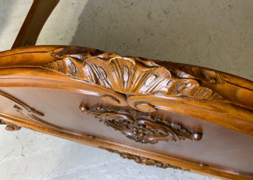 STUNNING CARVED WALNUT FRENCH KING SIZE BED WITH MATCHING BEDSIDE CABINETS - ADDITIONAL PHOTO 14