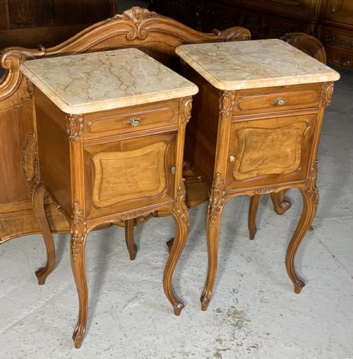 STUNNING CARVED WALNUT FRENCH KING SIZE BED WITH MATCHING BEDSIDE CABINETS - ADDITIONAL PHOTO 17