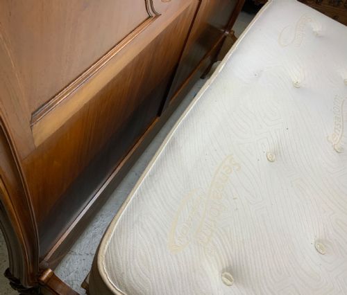 STUNNING CARVED WALNUT FRENCH KING SIZE BED WITH MATCHING BEDSIDE CABINETS - ADDITIONAL PHOTO 25