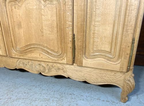 CARVED FRENCH BLEACHED OAK ARMOIRE - ADDITIONAL PHOTO 5