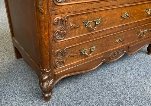 CARVED OAK FRENCH CHEST OF DRAWERS - ADDITIONAL PHOTO 3