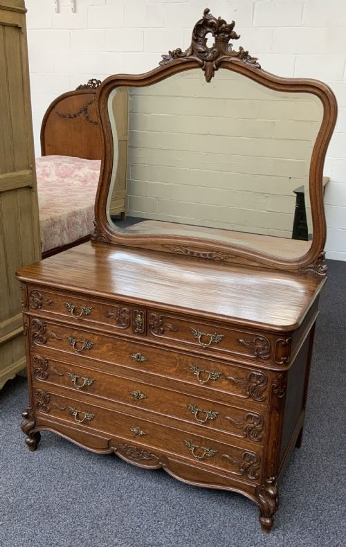 CARVED OAK FRENCH CHEST OF DRAWERS - ADDITIONAL PHOTO 4