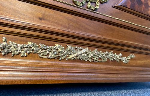 STUNNING KINGSIZE FRENCH BED - ADDITIONAL PHOTO 2
