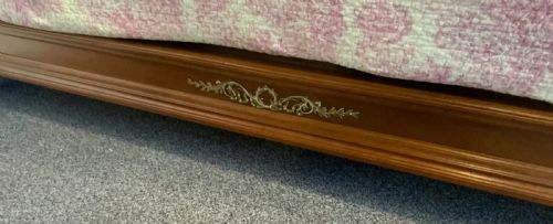 STUNNING KINGSIZE FRENCH BED - ADDITIONAL PHOTO 6