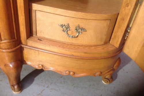 BREAKFRONT OAK FRENCH ARMOIRE - ADDITIONAL PHOTO 5