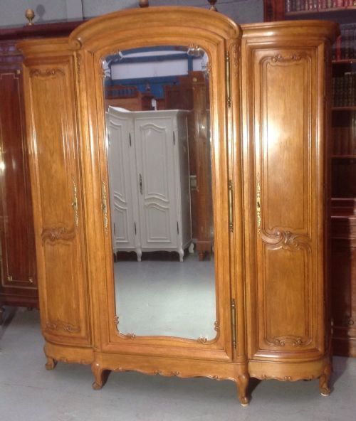BREAKFRONT OAK FRENCH ARMOIRE - ADDITIONAL PHOTO 14
