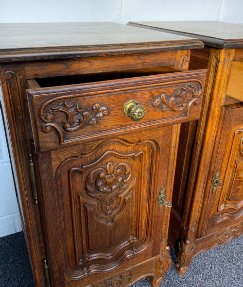 PAIR OF OAK CARVED BEDSIDE CABINETS - ADDITIONAL PHOTO 7