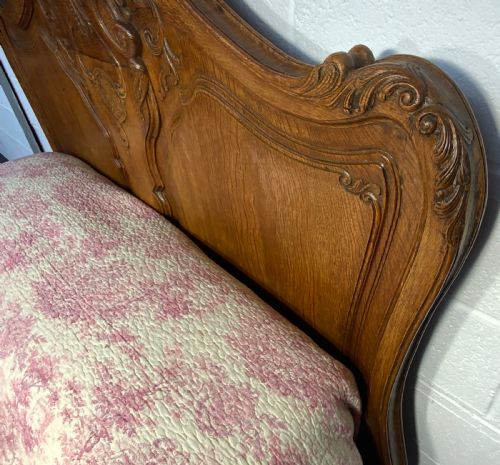 STUNNING CARVED OAK KINGSIZE BED - ADDITIONAL PHOTO 6