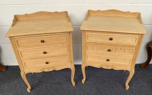 PAIR OF BLEACHED OAK FRENCH BEDSIDE CABINETS