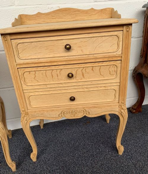 PAIR OF BLEACHED OAK FRENCH BEDSIDE CABINETS - ADDITIONAL PHOTO 2
