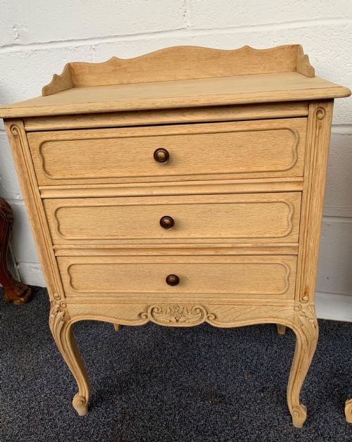 PAIR OF BLEACHED OAK FRENCH BEDSIDE CABINETS - ADDITIONAL PHOTO 3
