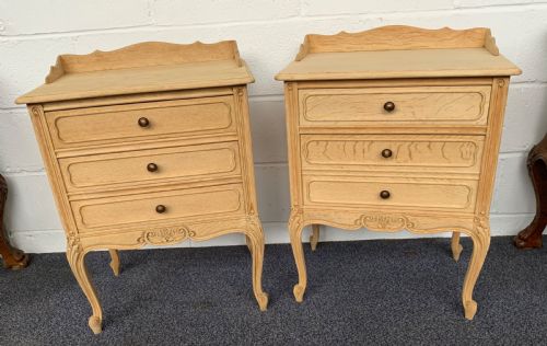 PAIR OF BLEACHED OAK FRENCH BEDSIDE CABINETS - ADDITIONAL PHOTO 6