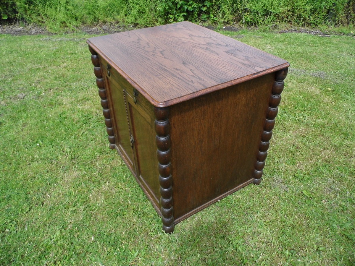 OAK STORAGE CUPBOARD View II