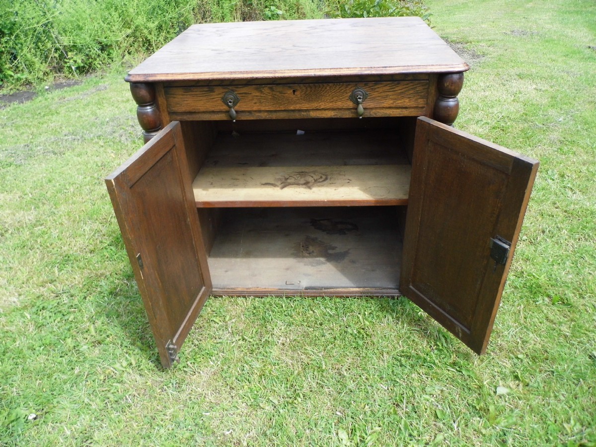 OAK STORAGE CUPBOARD View III