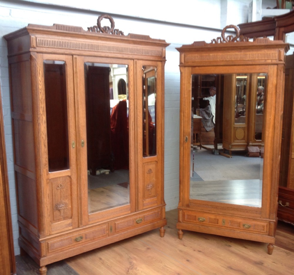 ANTIQUE FRENCH OAK ARMOIRE View VI