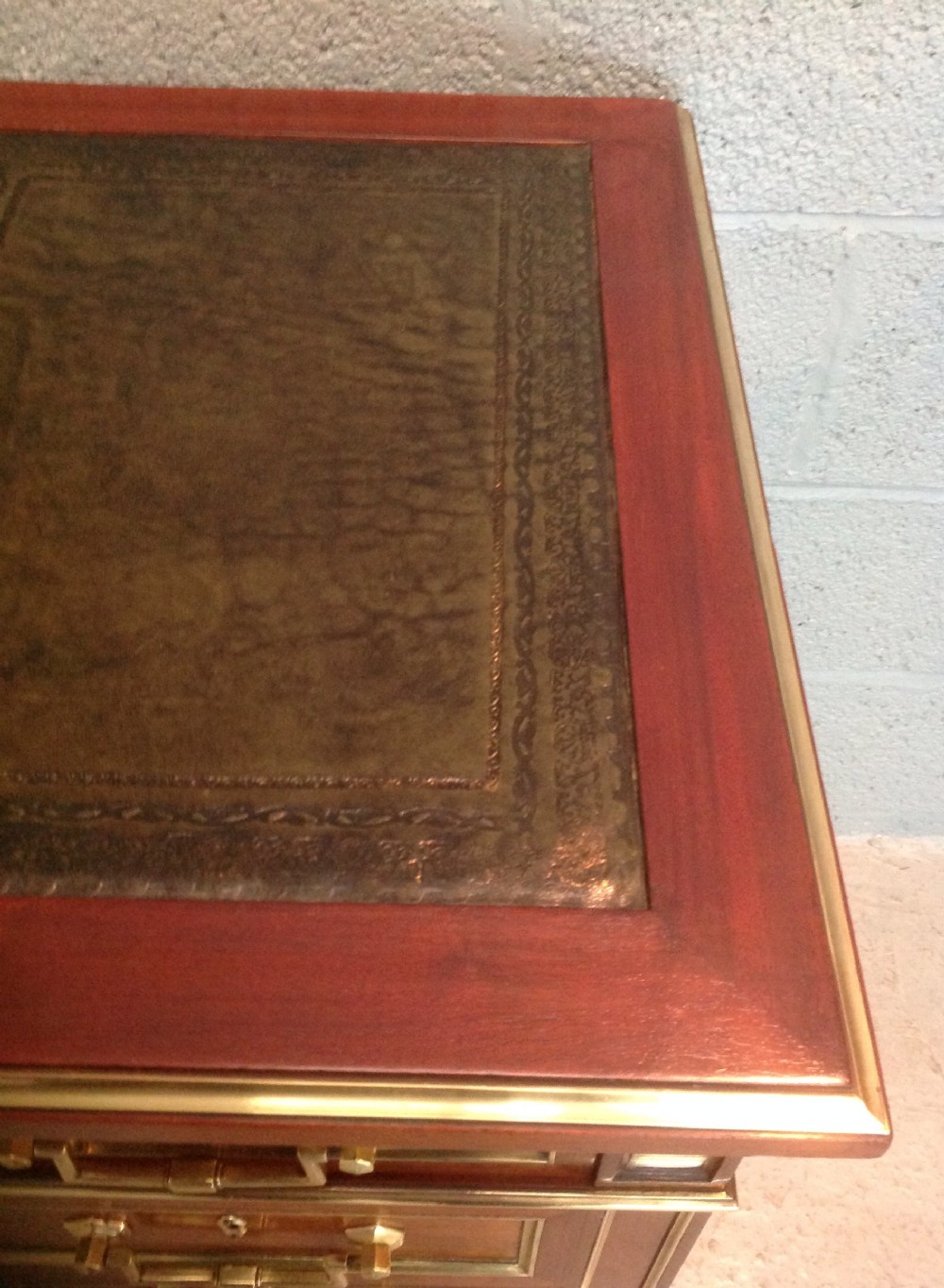 FRENCH MAHOGANY AND BRASS WRITING DESK View VIII