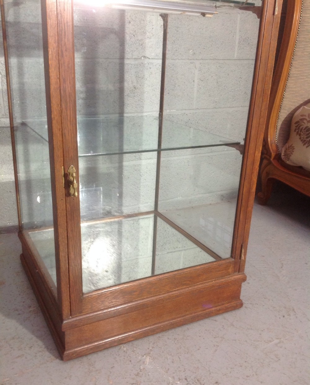 ART DECO OAK SHOP FITTING View III