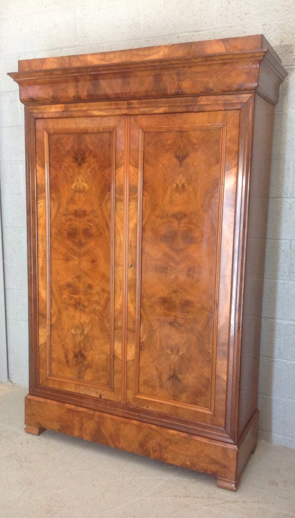 WALNUT FRENCH CUPBOARD View VII