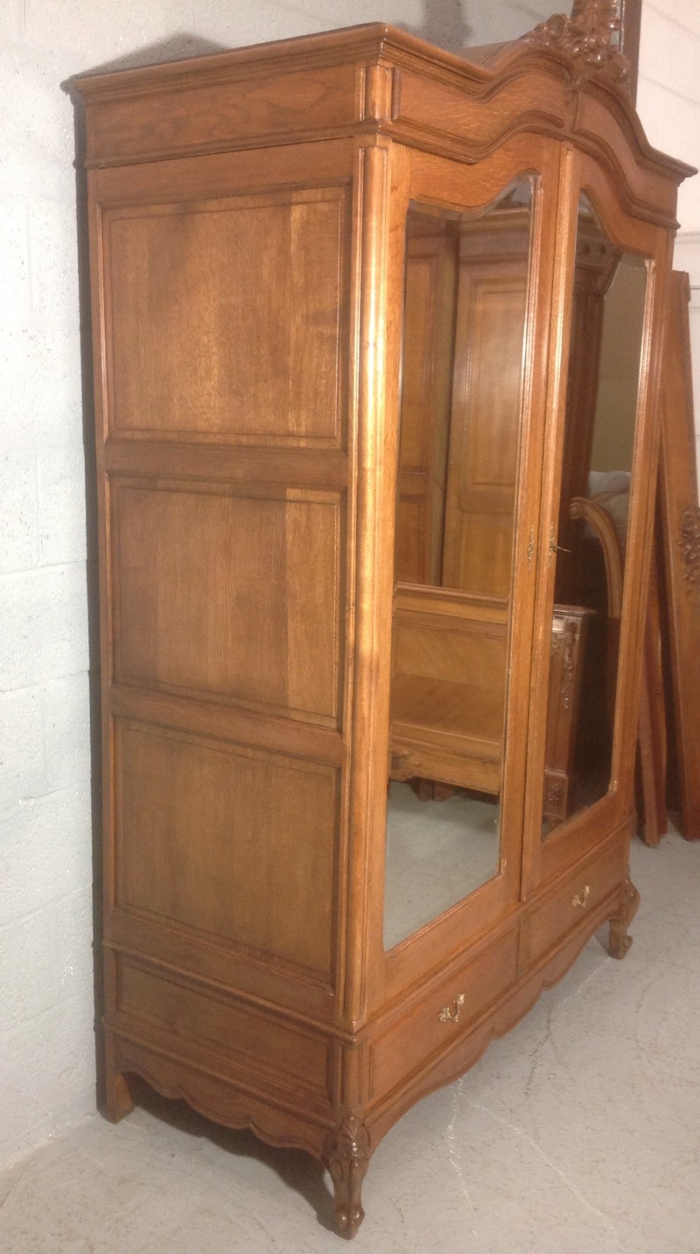 FRENCH OAK ARMOIRE View VIII
