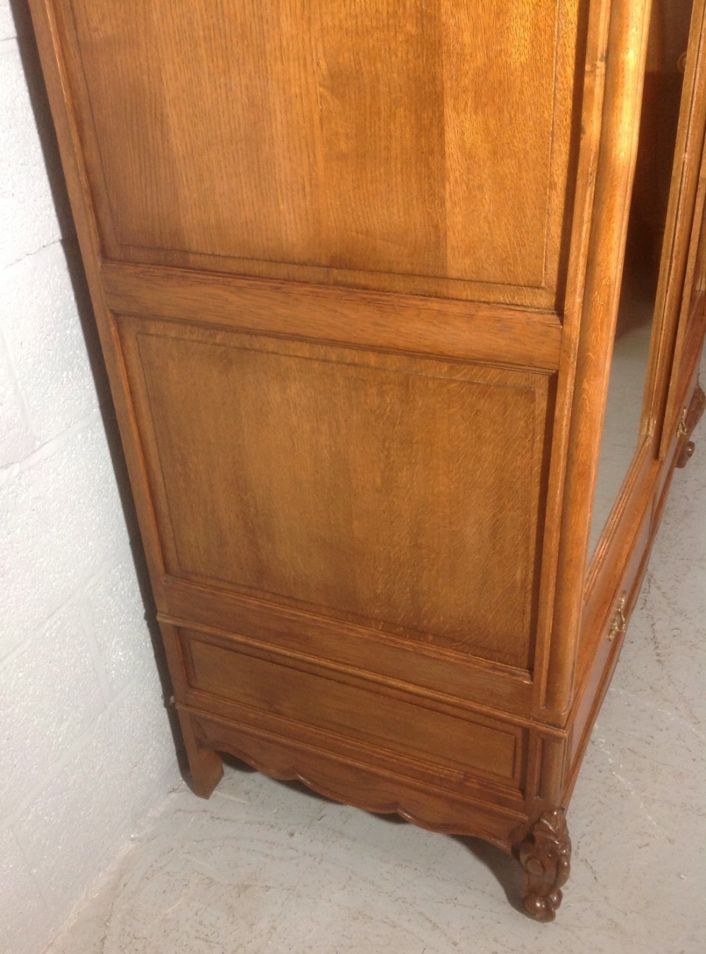 FRENCH OAK ARMOIRE View X