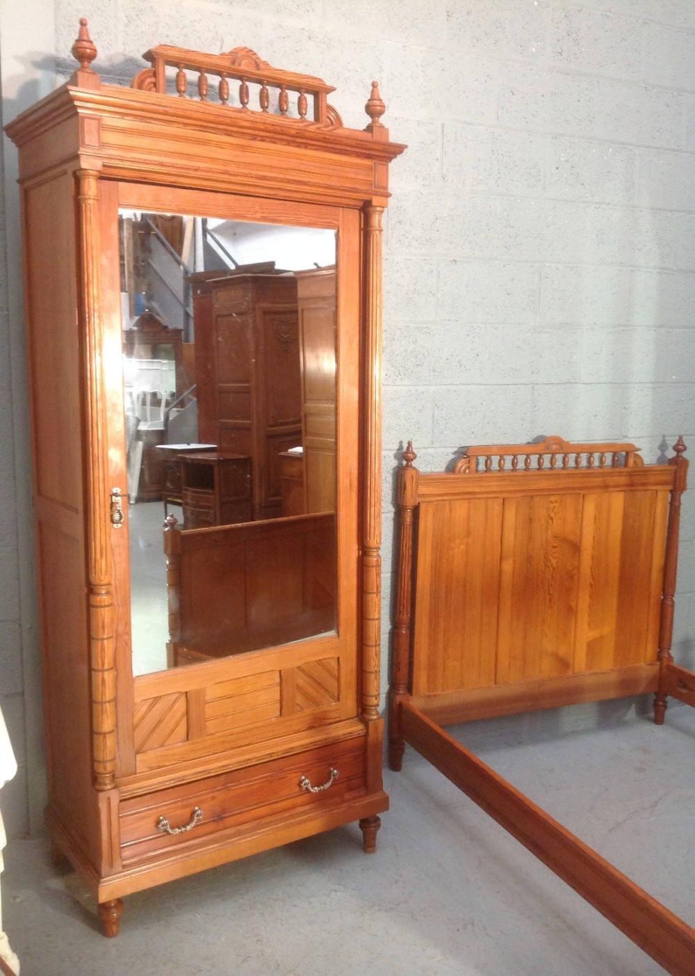 FRENCH PITCH PINE BEDROOM SUITE View II