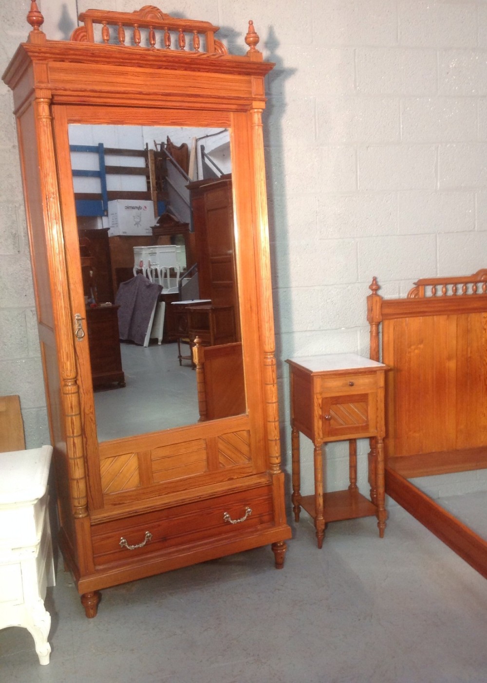 FRENCH PITCH PINE BEDROOM SUITE View IX