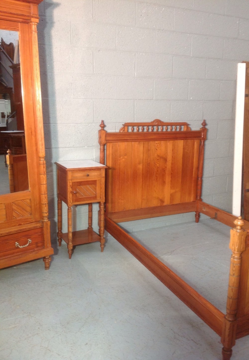 FRENCH PITCH PINE BEDROOM SUITE View X