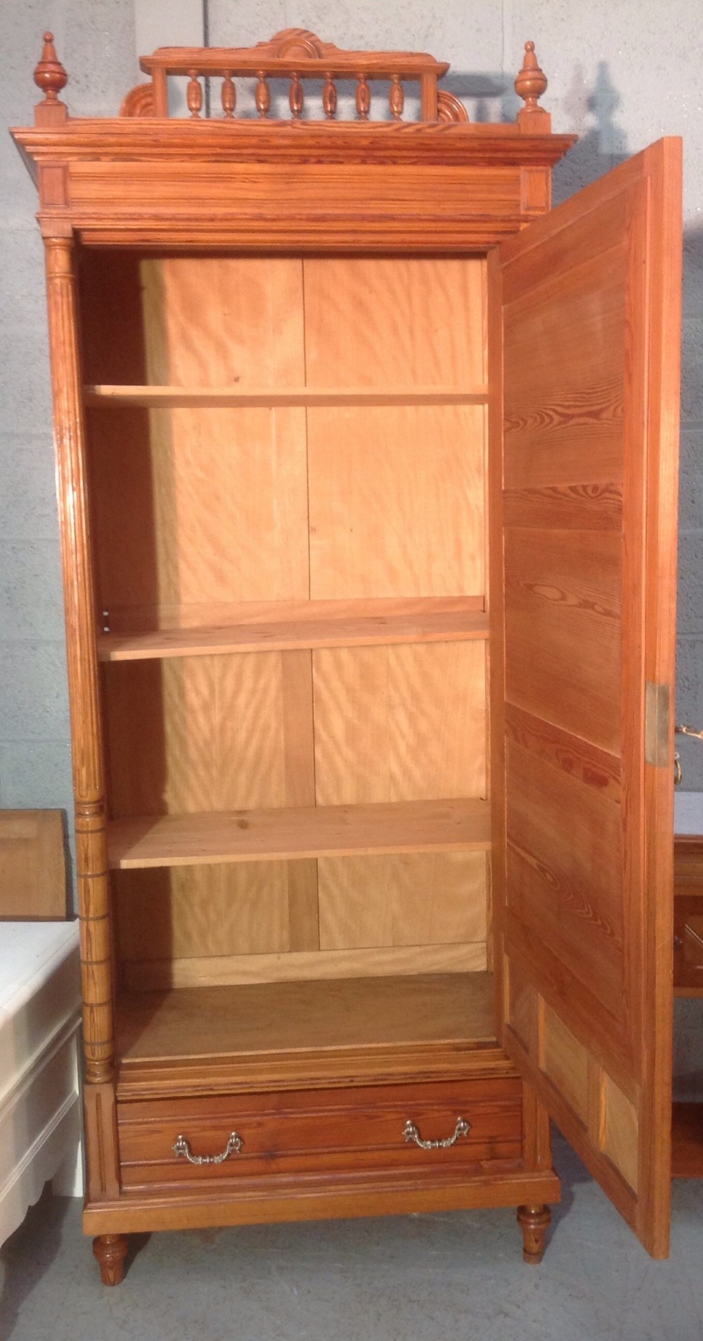 FRENCH PITCH PINE BEDROOM SUITE View XI