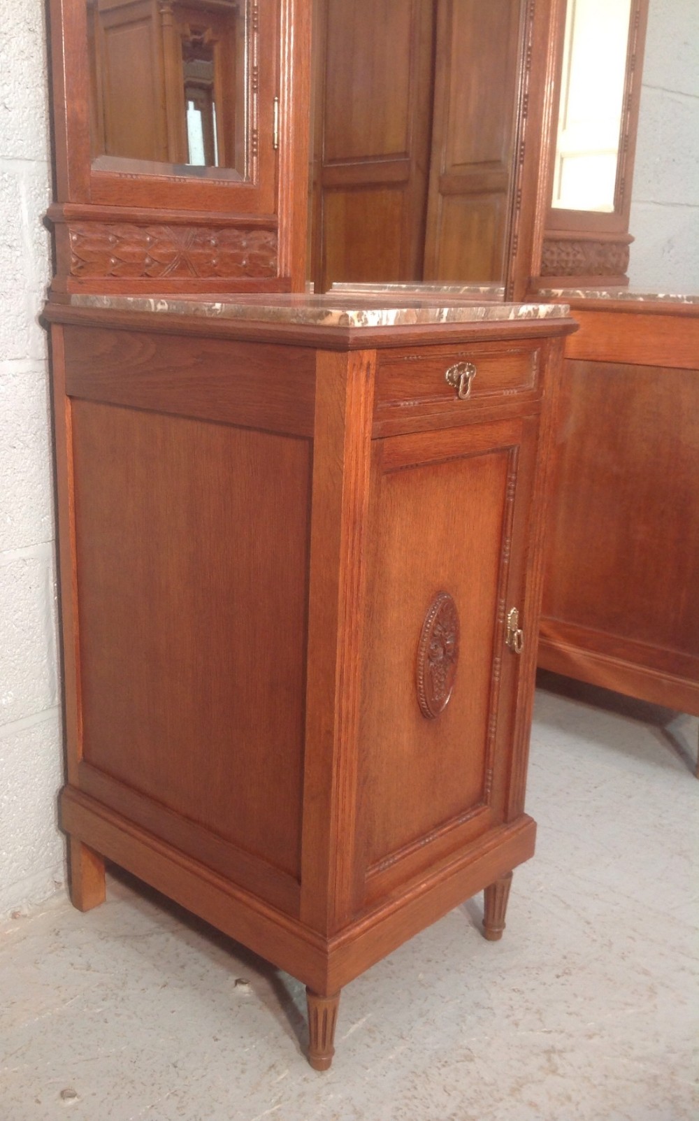 SOLID OAK FRENCH DRESSING TABLE View VII