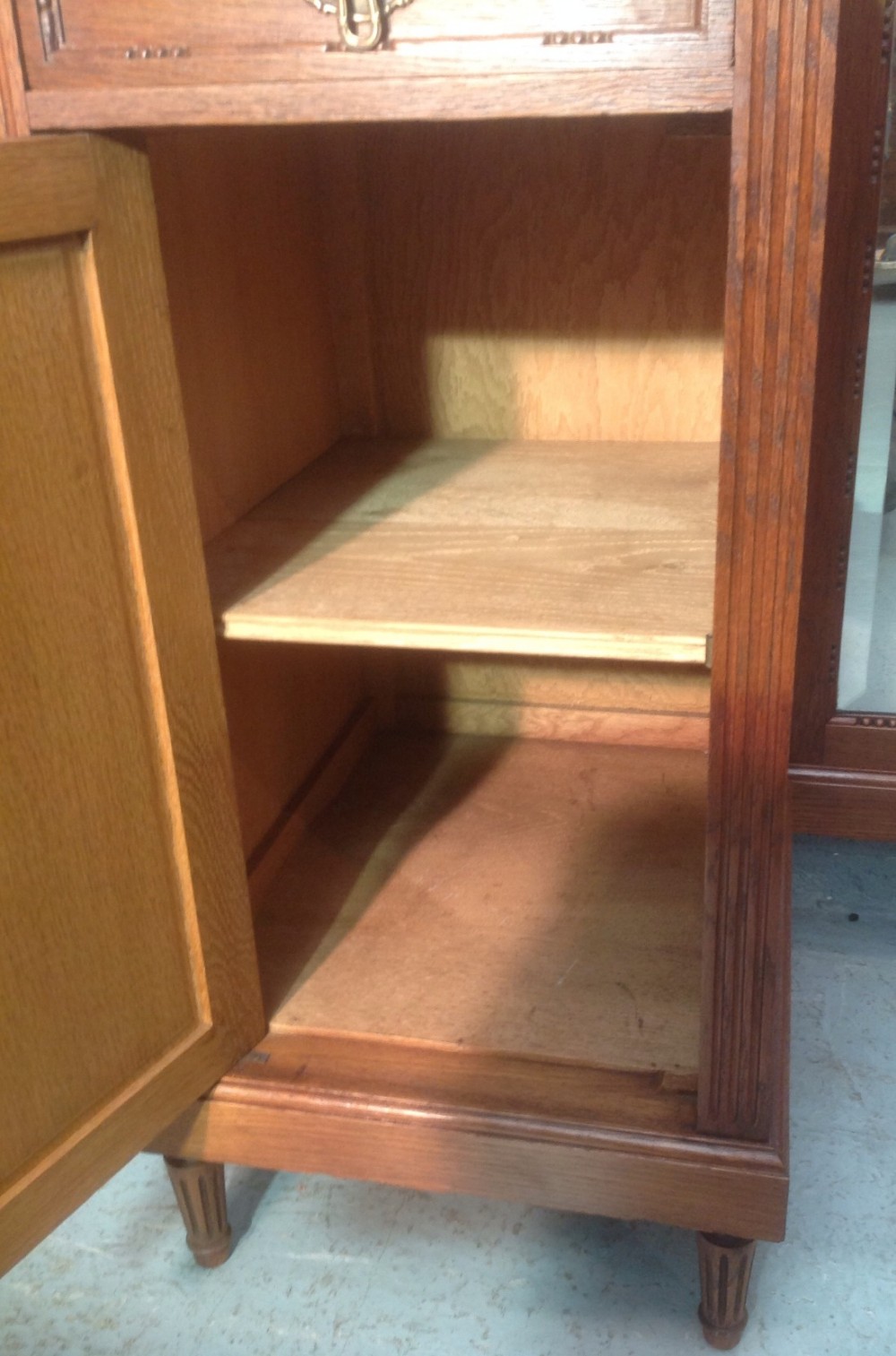 SOLID OAK FRENCH DRESSING TABLE View XI