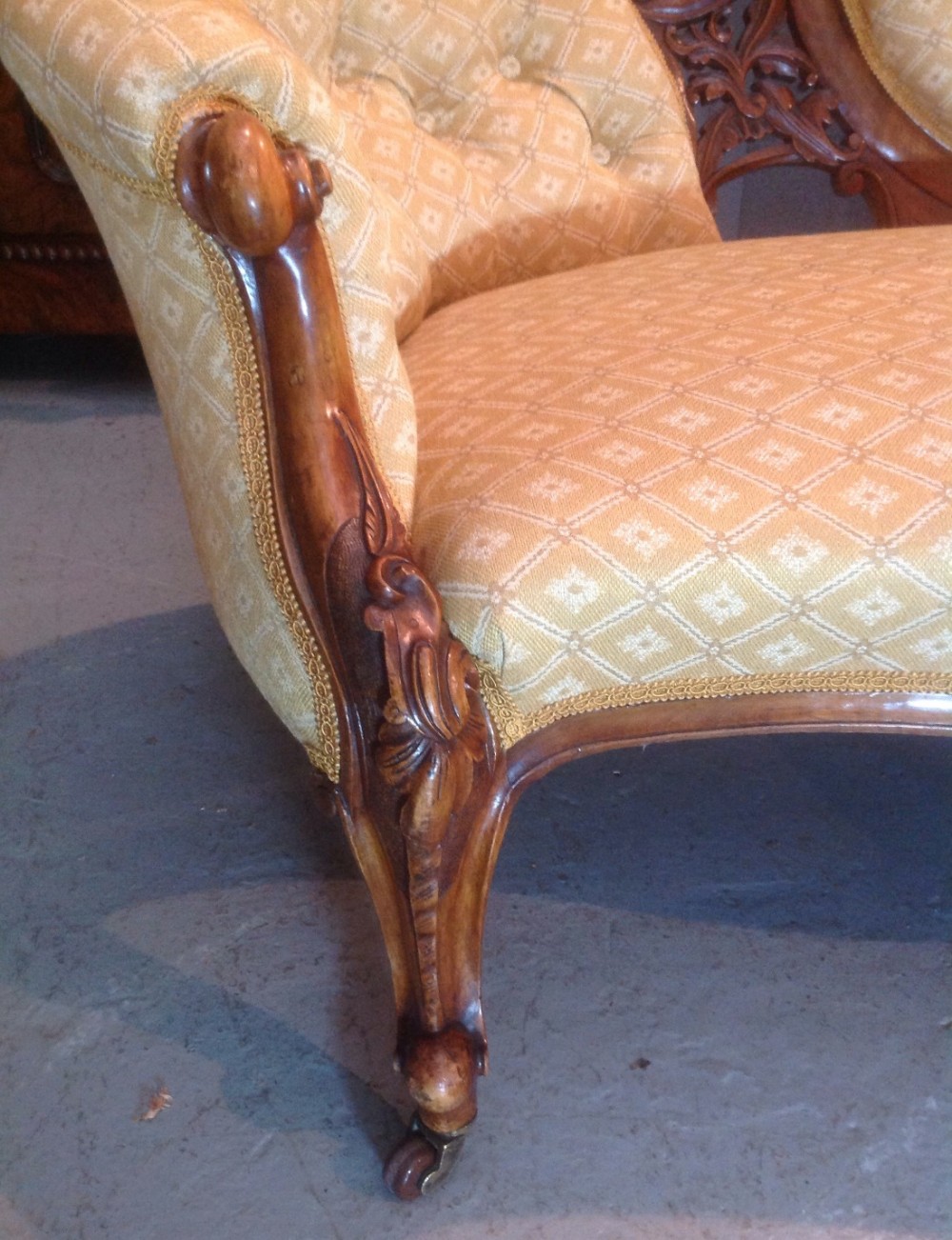 VICTORIAN MAHOGANY SOFA View II