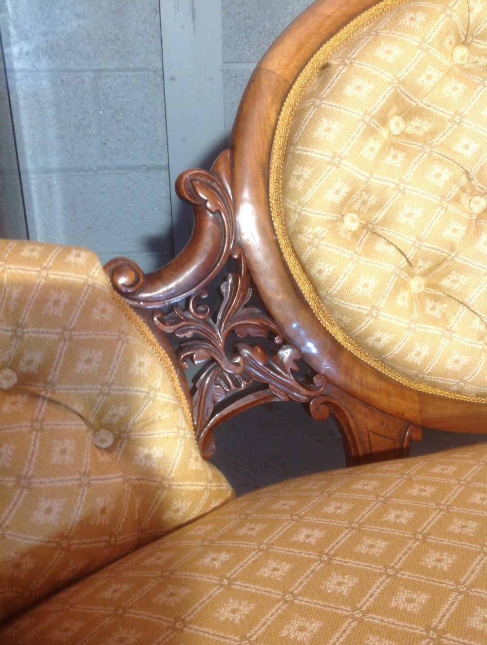 VICTORIAN MAHOGANY SOFA View III