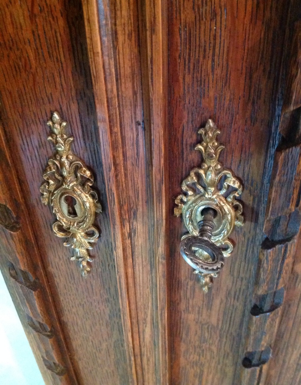 LARGE FRENCH OAK ARMOIRE View XII