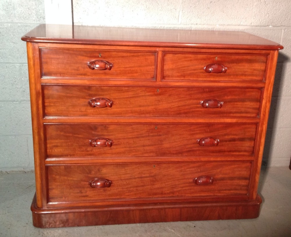 MAHOGANY VICTORIAN CHEST OF DRAWERS View II