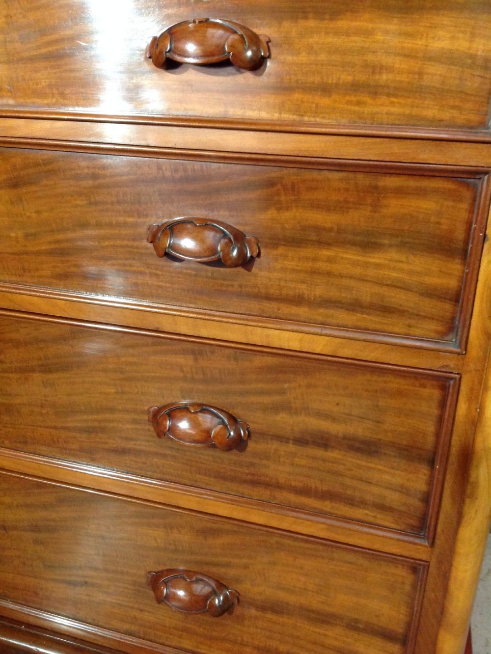 MAHOGANY VICTORIAN CHEST OF DRAWERS View III