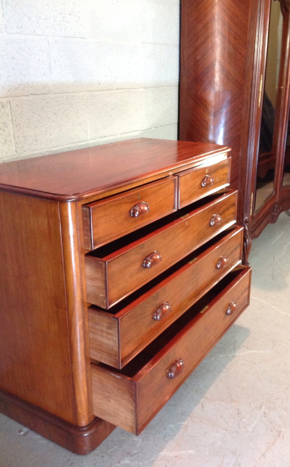 MAHOGANY VICTORIAN CHEST OF DRAWERS View VI