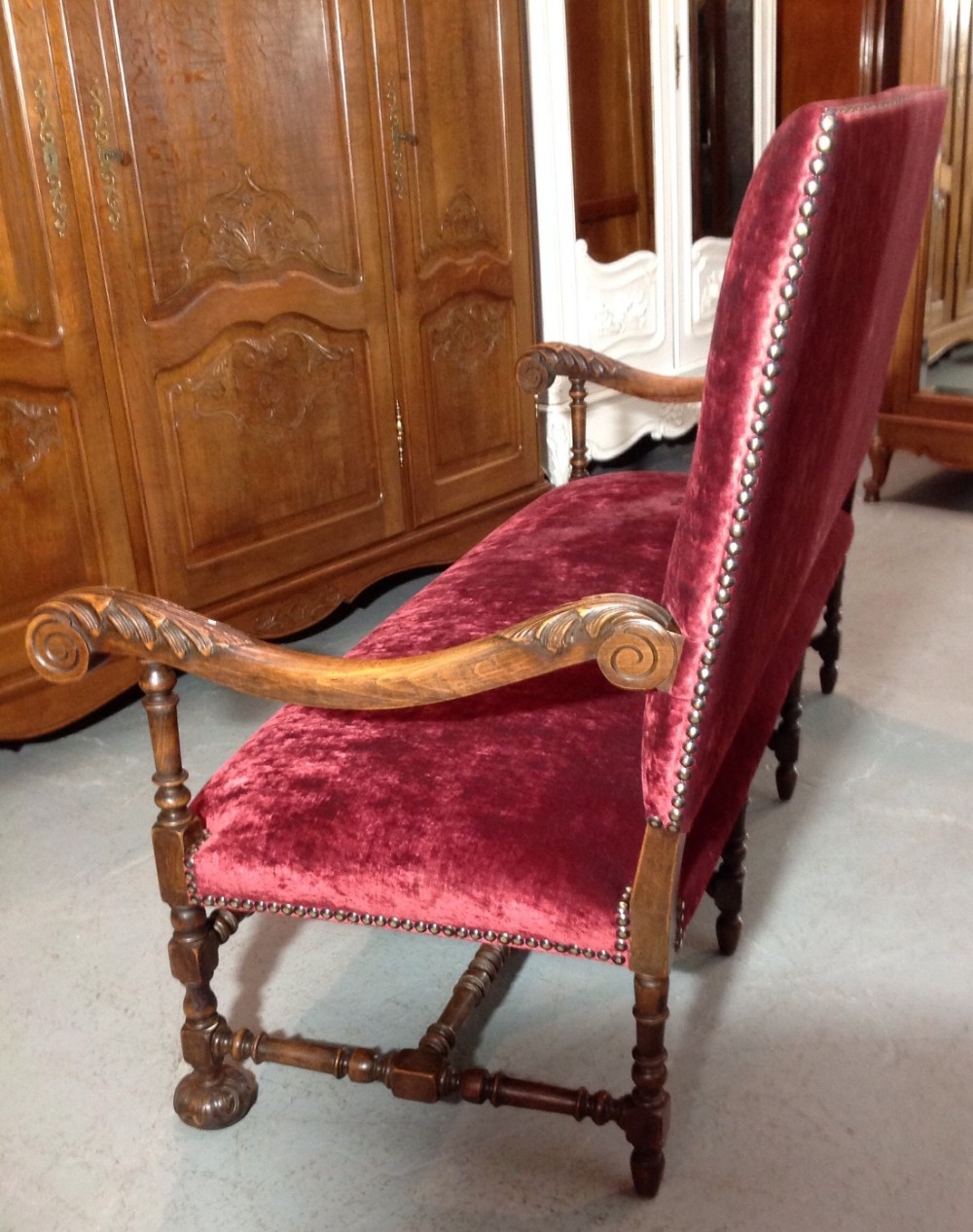 CARVED FRENCH WALNUT BENCH View VIII