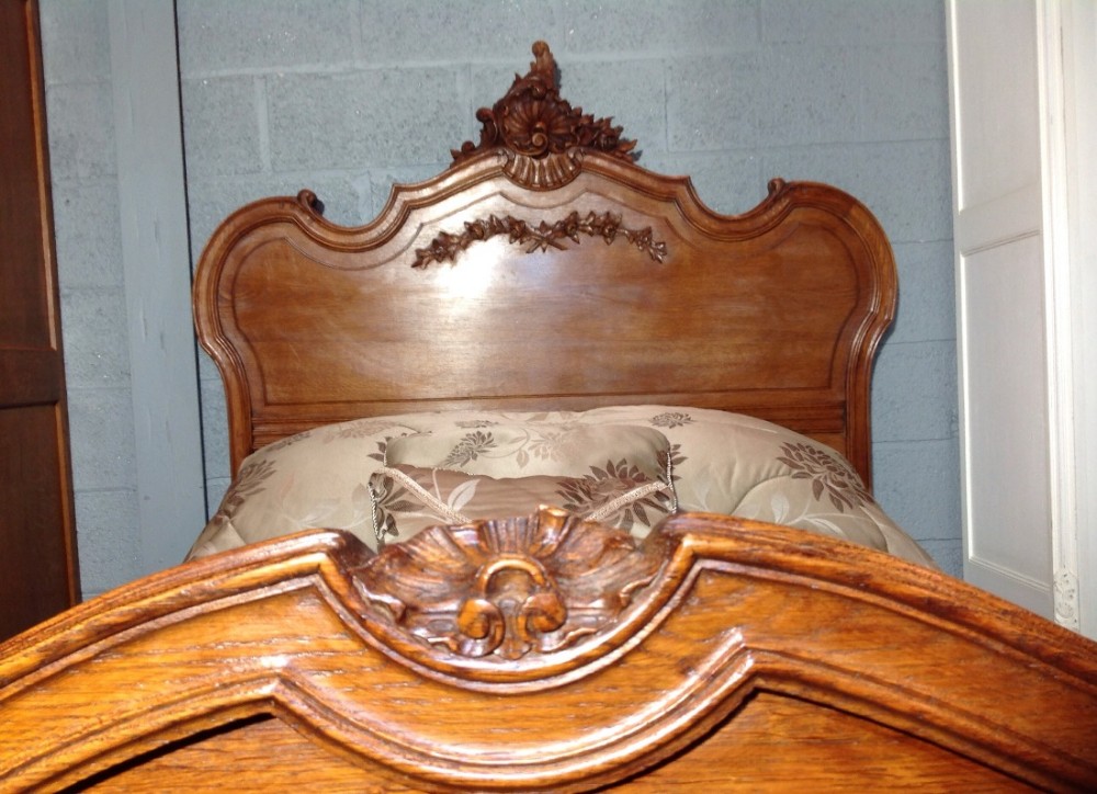 CARVED OAK FRENCH BED View IX
