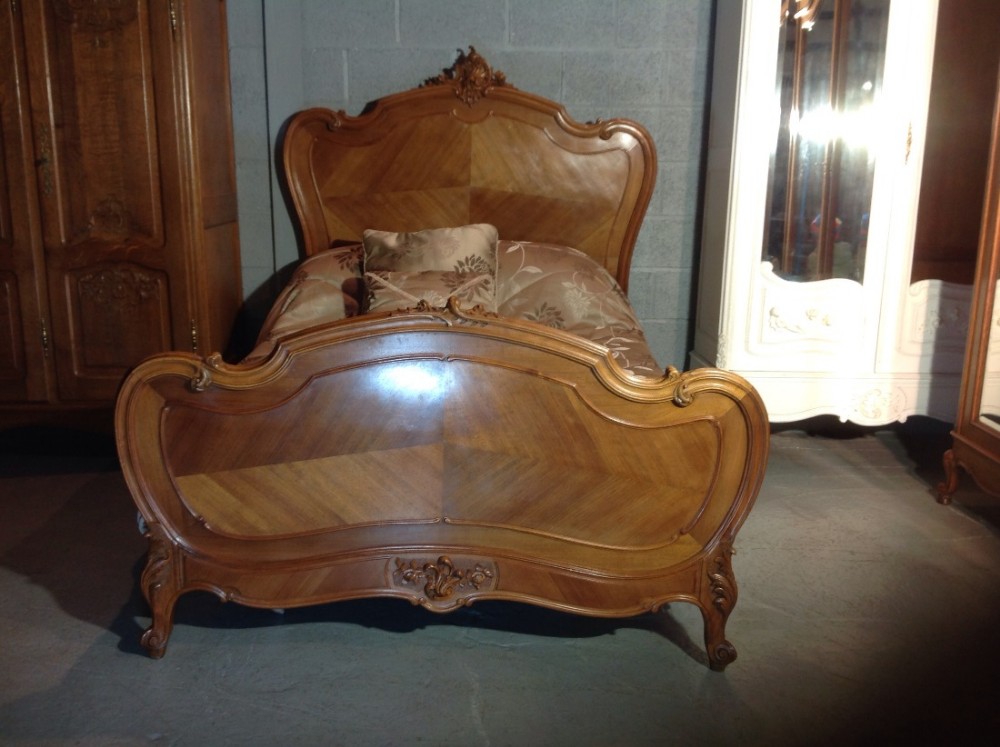 french walnut bed - CATEGORY: ANTIQUE BEDS - DATED 1920