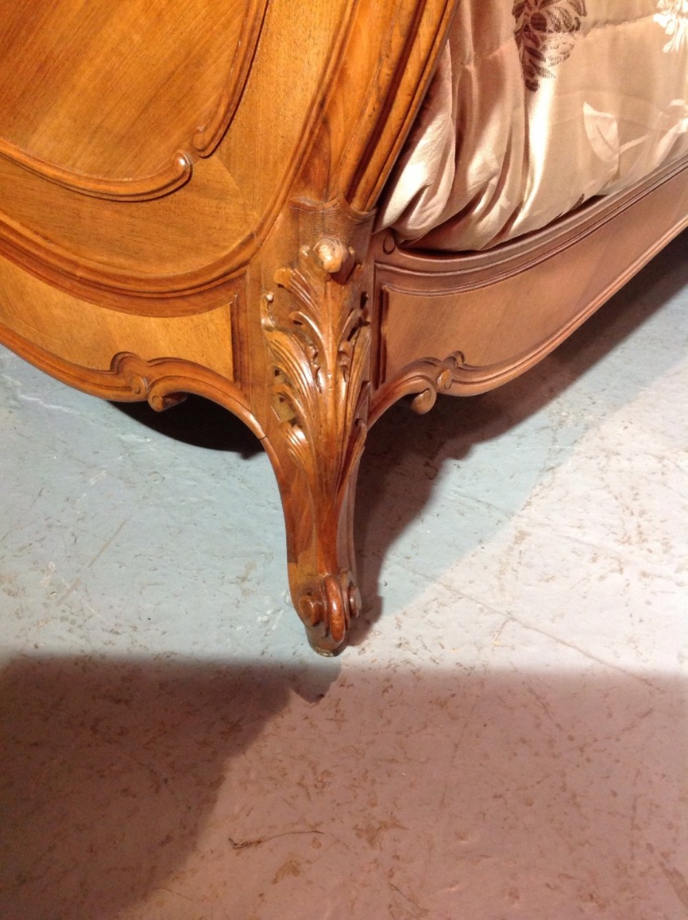 FRENCH WALNUT BED View VIII
