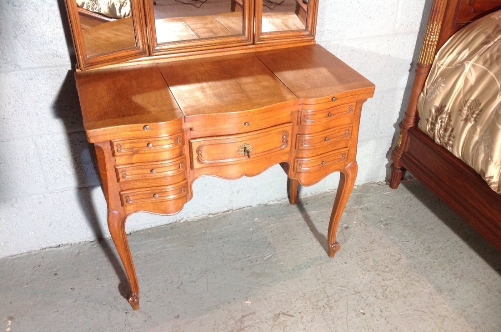 FRENCH OAK DRESSING TABLE View II