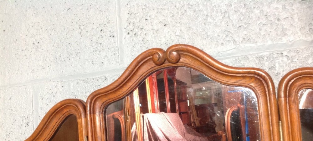 FRENCH OAK DRESSING TABLE View V