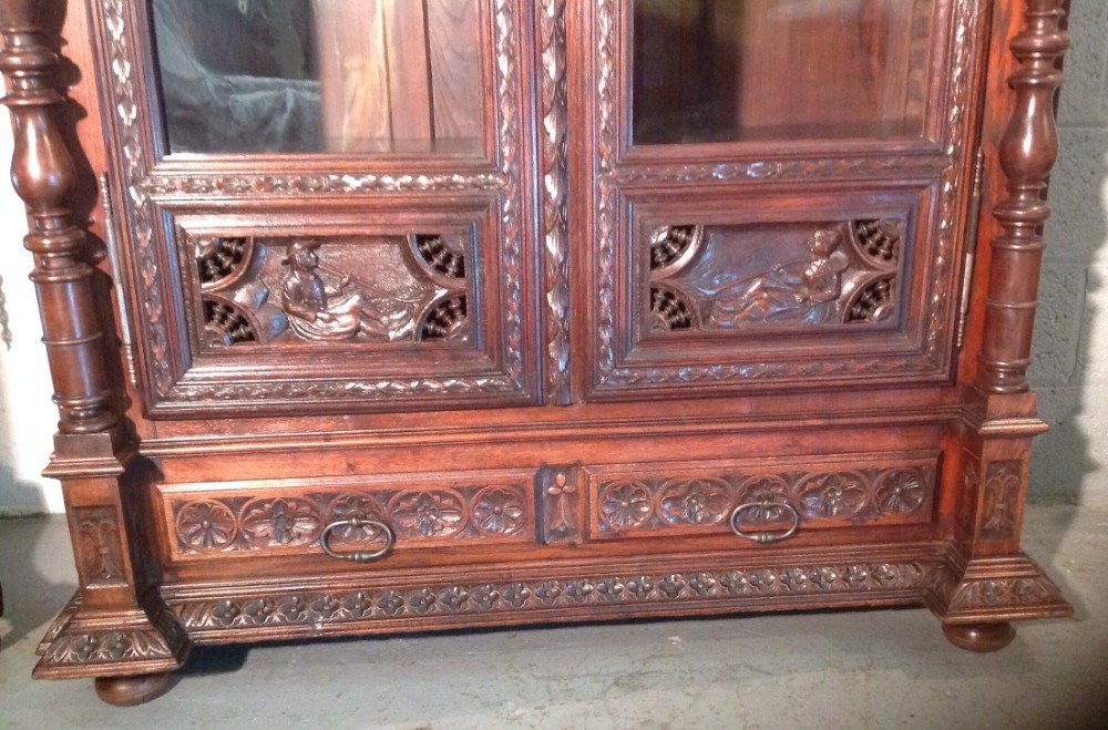 OUTSTANDING CARVED OAK BRETON BOOKCASE  View II