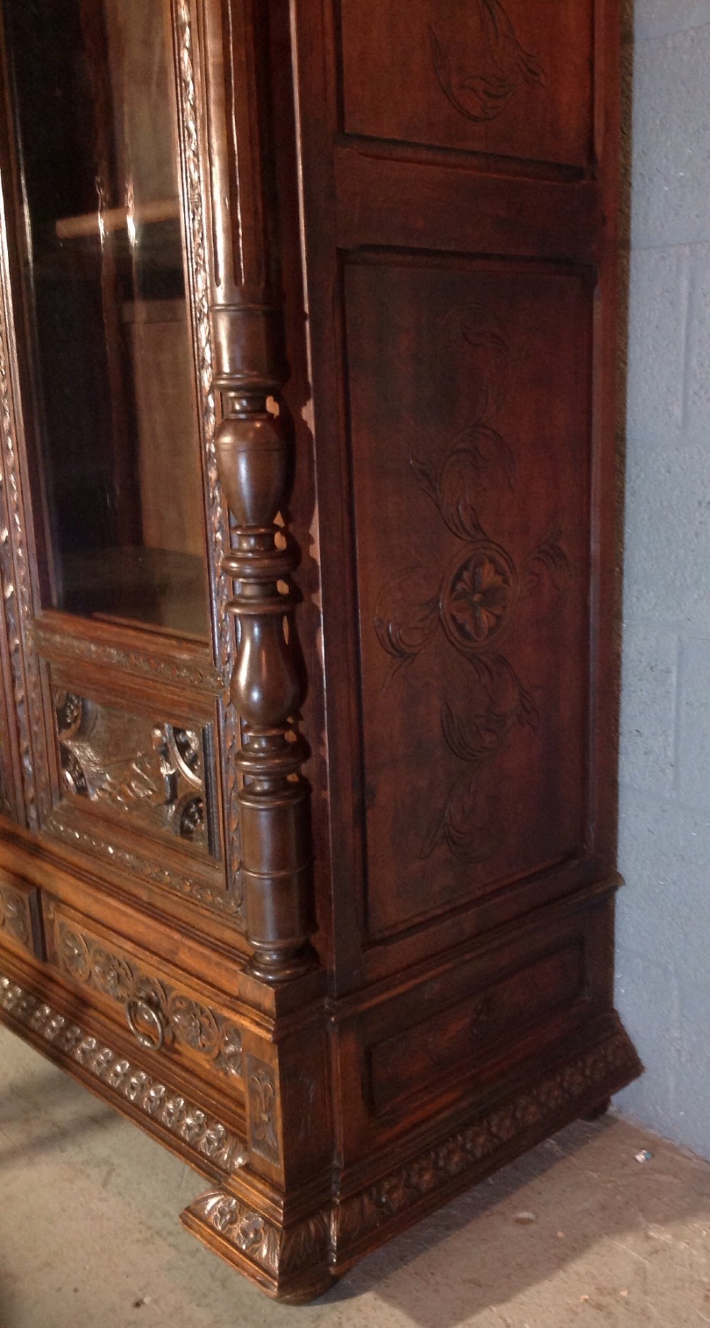 OUTSTANDING CARVED OAK BRETON BOOKCASE  View X