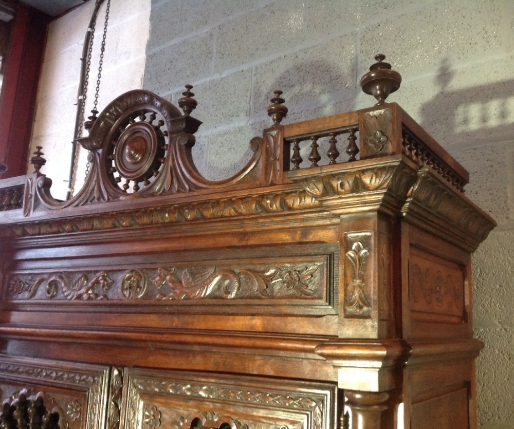 OUTSTANDING CARVED OAK BRETON BOOKCASE  View XIII