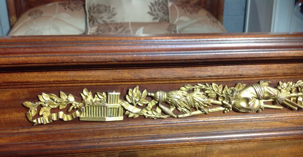 FRENCH MAHOGANY KINGSIZE BED View IX