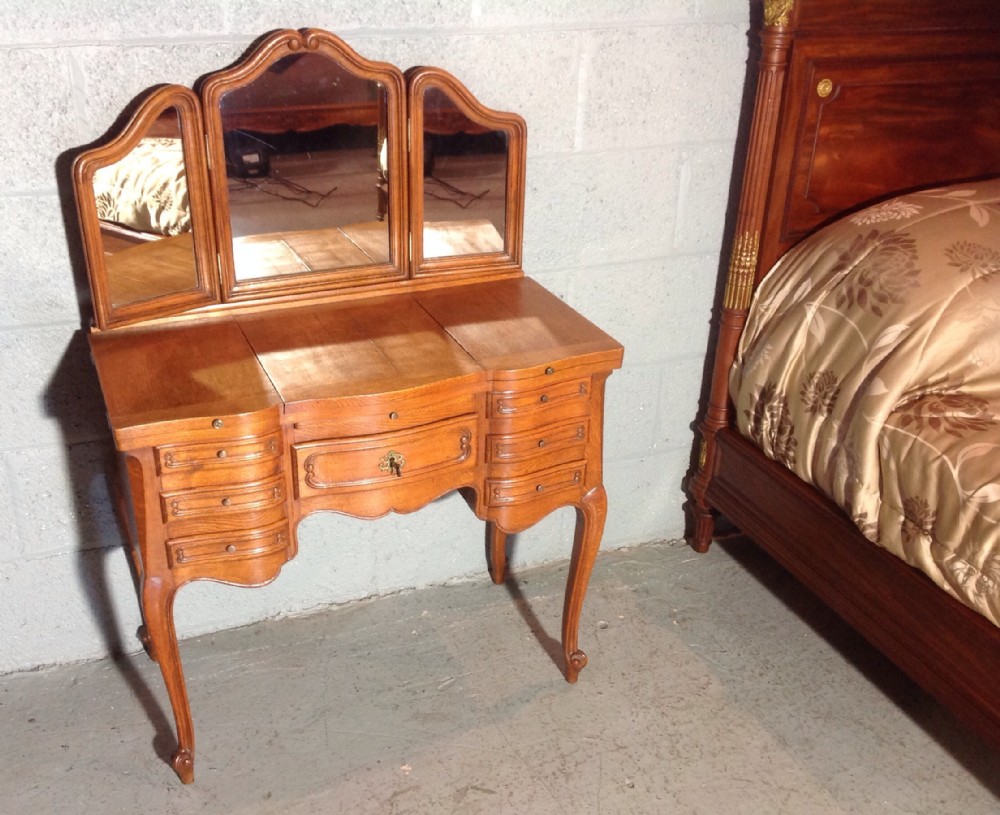 FRENCH OAK DRESSING TABLE View IV
