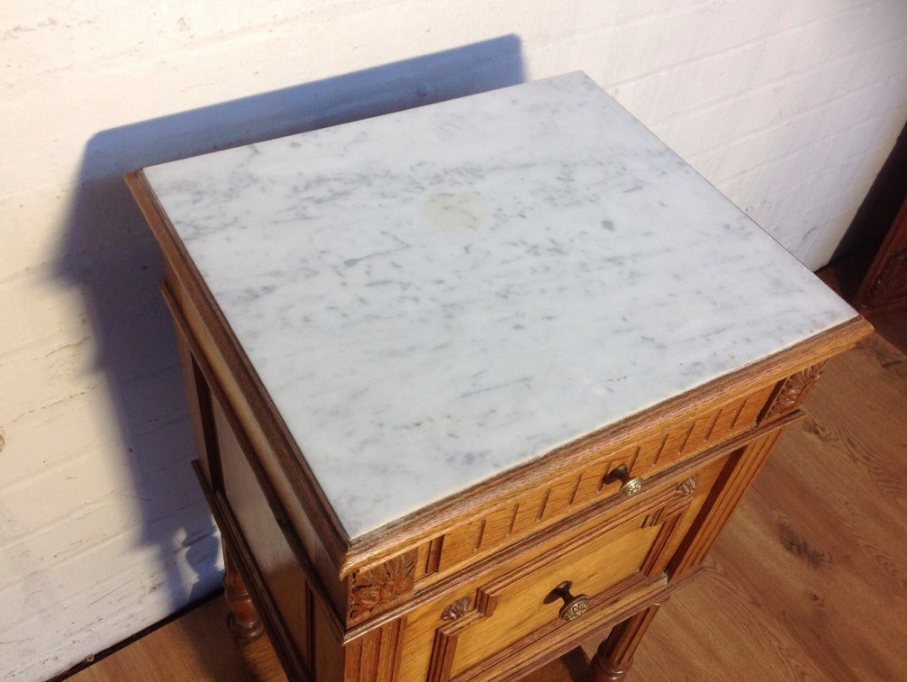 FRENCH OAK BEDSIDE CABINET View V