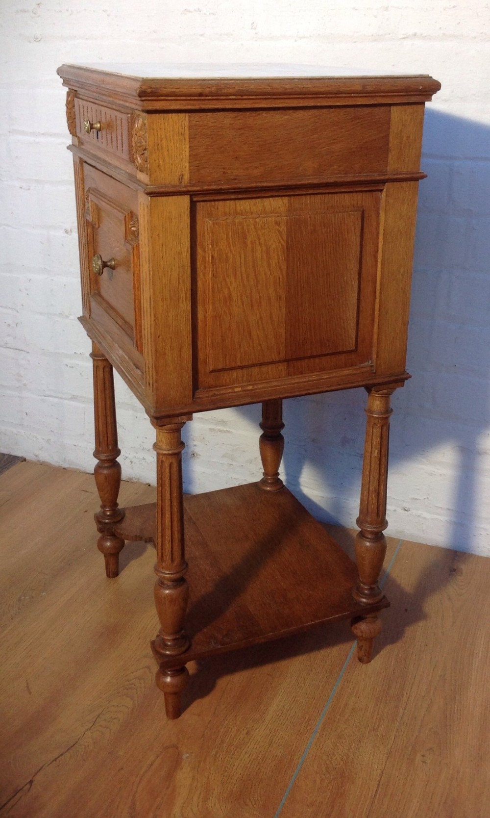 FRENCH OAK BEDSIDE CABINET View II