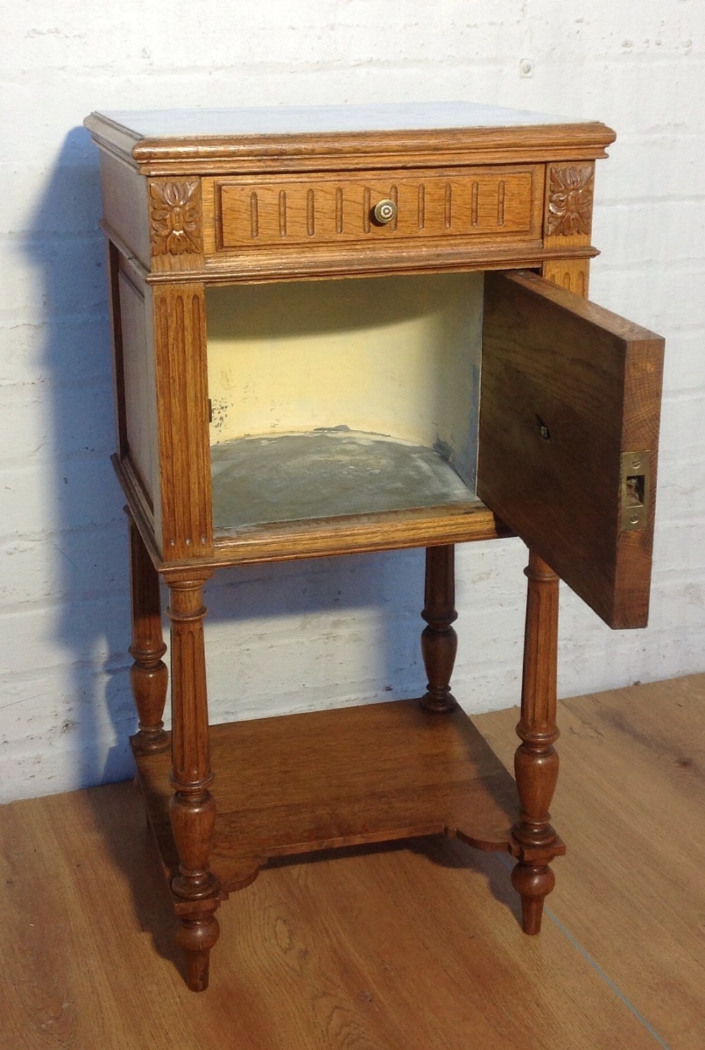FRENCH OAK BEDSIDE CABINET View IV